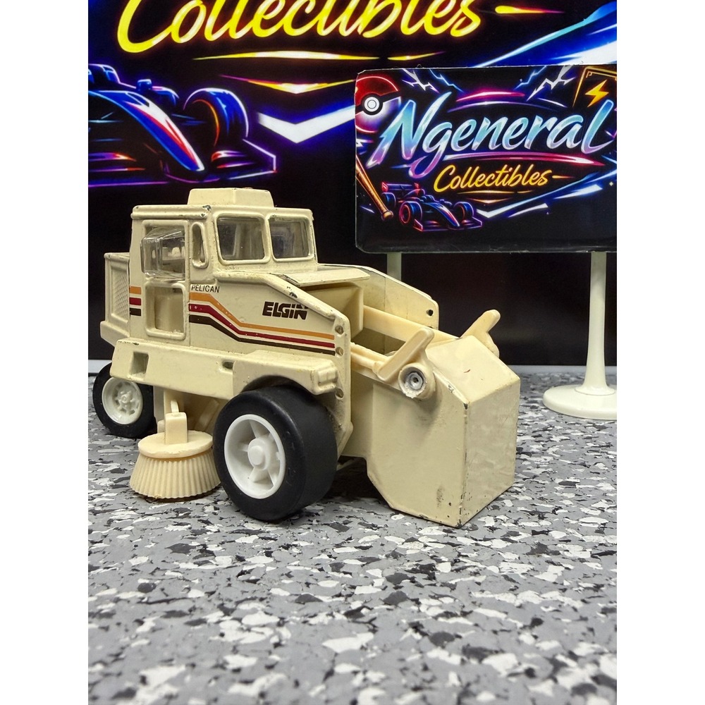 Vintage Elgin Pelican Street Sweeper Toy Truck Cream City Service Vehicle